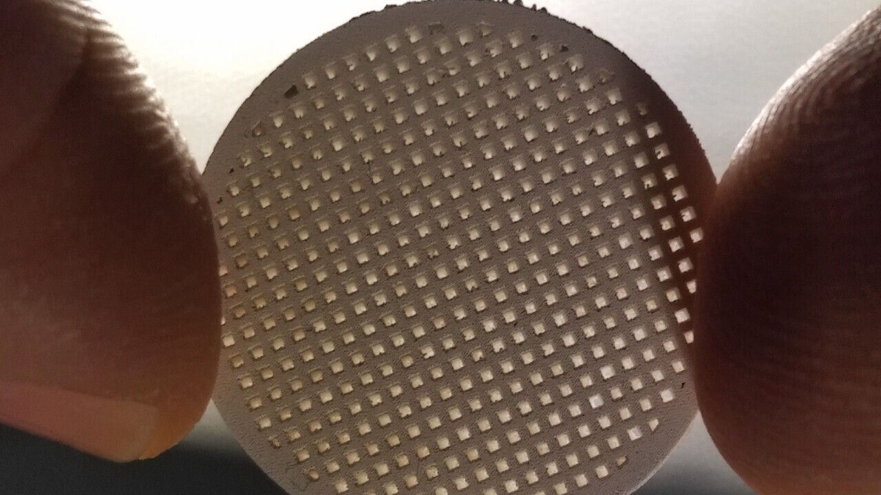 Ceramic membrane with carrier structure, manufactured by 3D screen printing from a proton-conductive ceramic; Copyright: WZR ceramic solutions GmbH