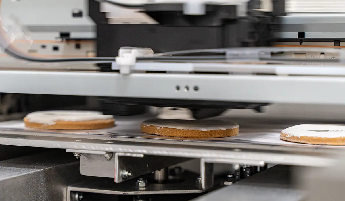 A 3D printer prints cookies