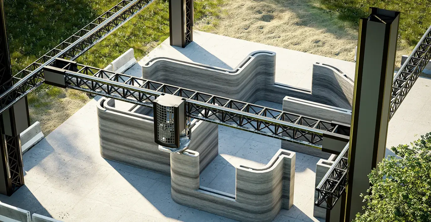 Aerial view of a large-format 3D printer that builds the walls of a building layer by layer from concrete. The futuristic construction process is carried out on an open building site with a green background.